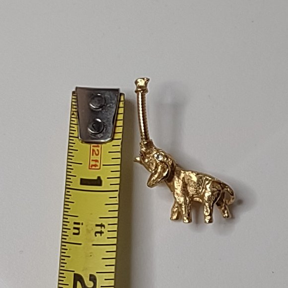 Very Cute Tiny Gold Tone Metal Elephant Pin With Waggling Trunk - Picture 10 of 10